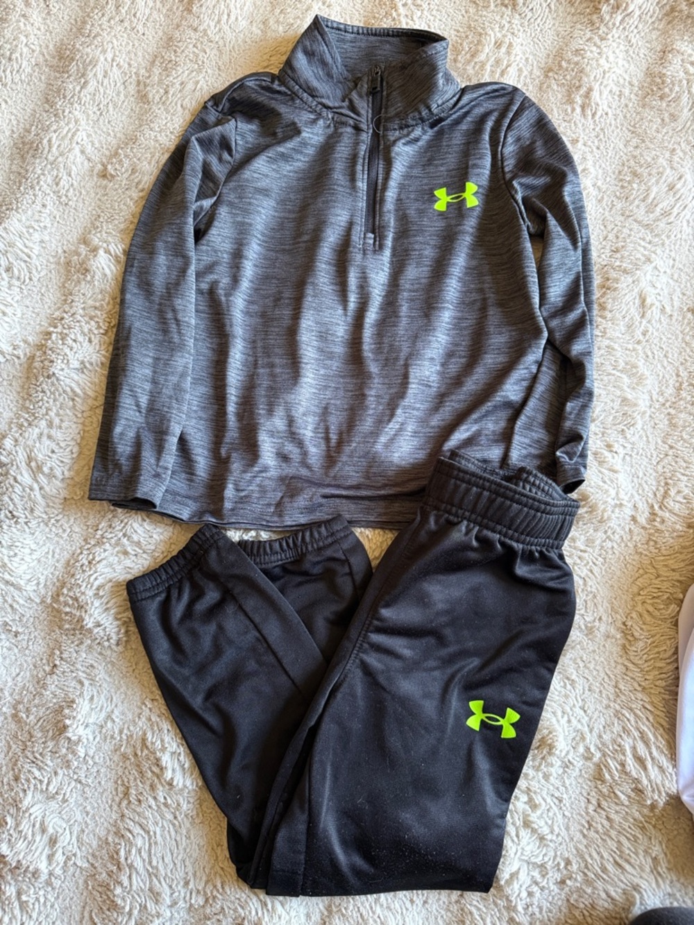 Under Armour Black & Gray Youth Twin Set with Neon Green Logos - Picture 3 of 3